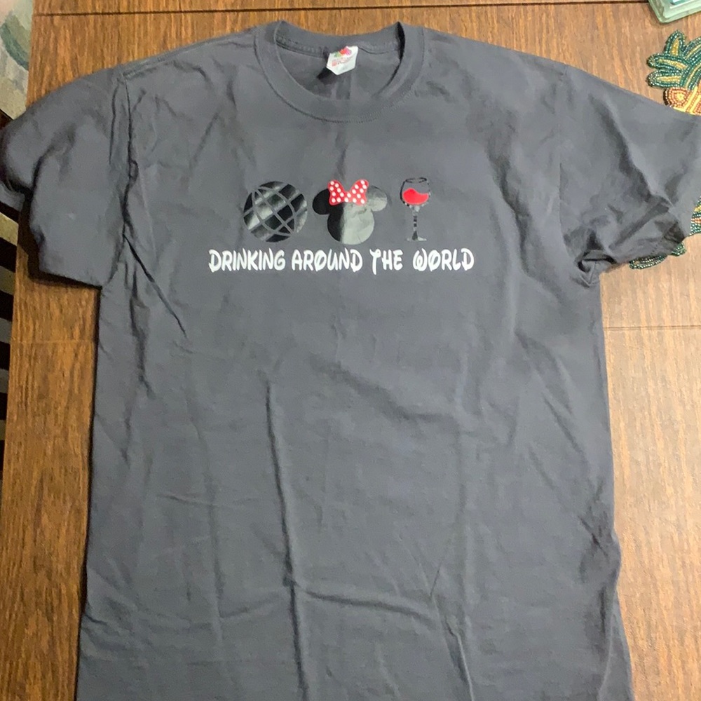 Disney Epcot Drinking Around the World Tee-Shirt M